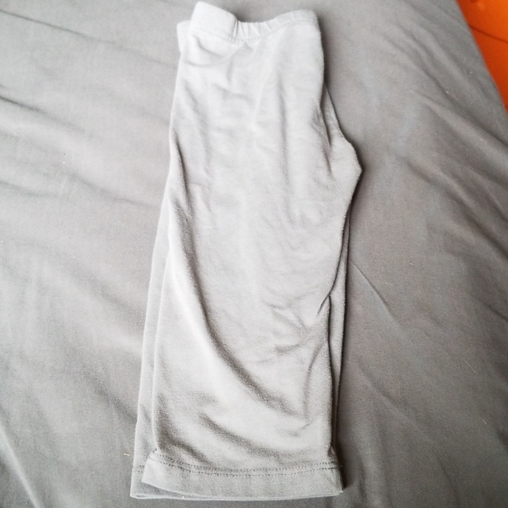 Girls size 7/8 capri leggings